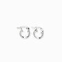 Par de aretes tipo candonga redonda con textura entorchada elaborados en plata ley 925 de 12 mm de diámetro sobre fondo blanco.

