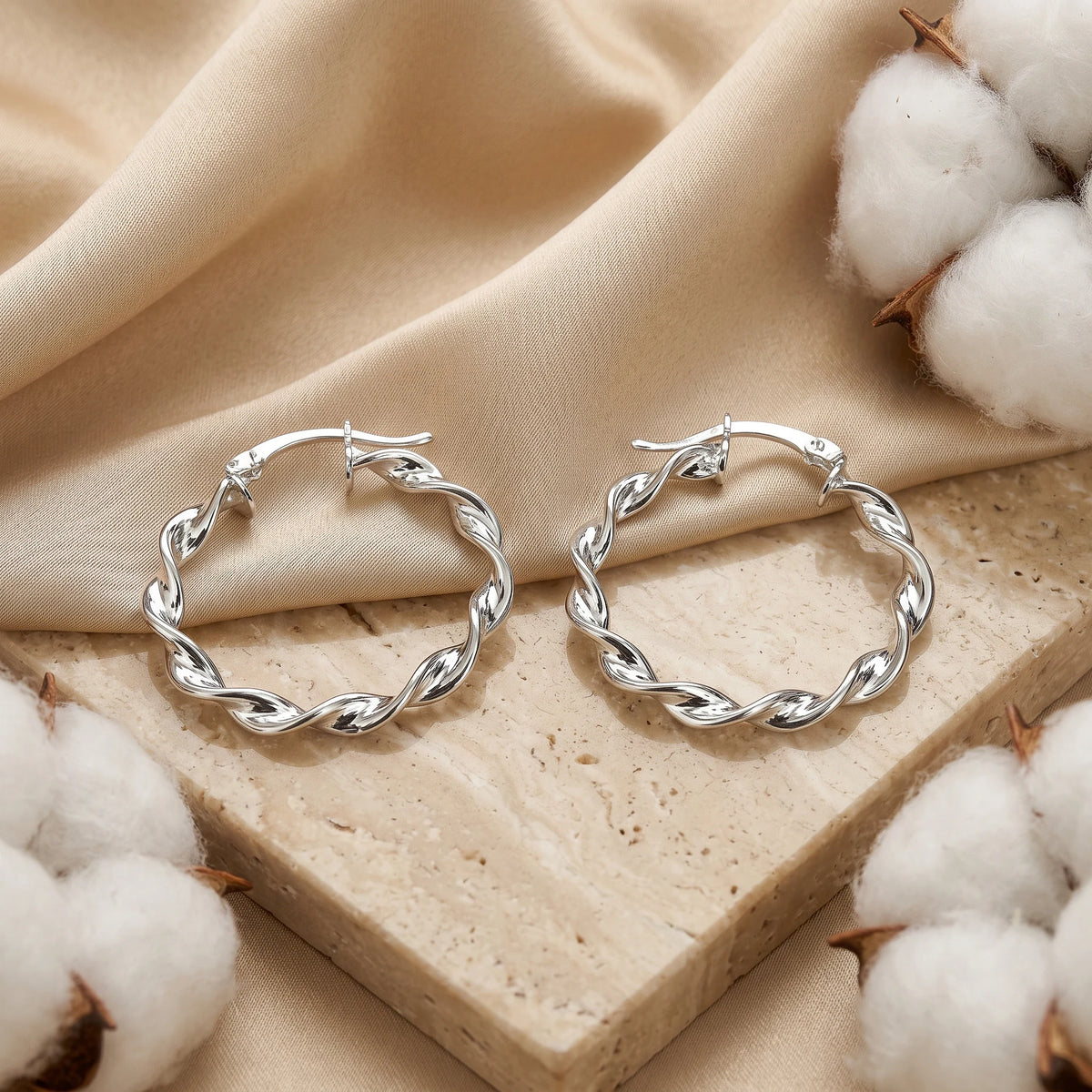Candongas grandes entorchadas en espiral de 27x3.5 mm en plata ley 925
