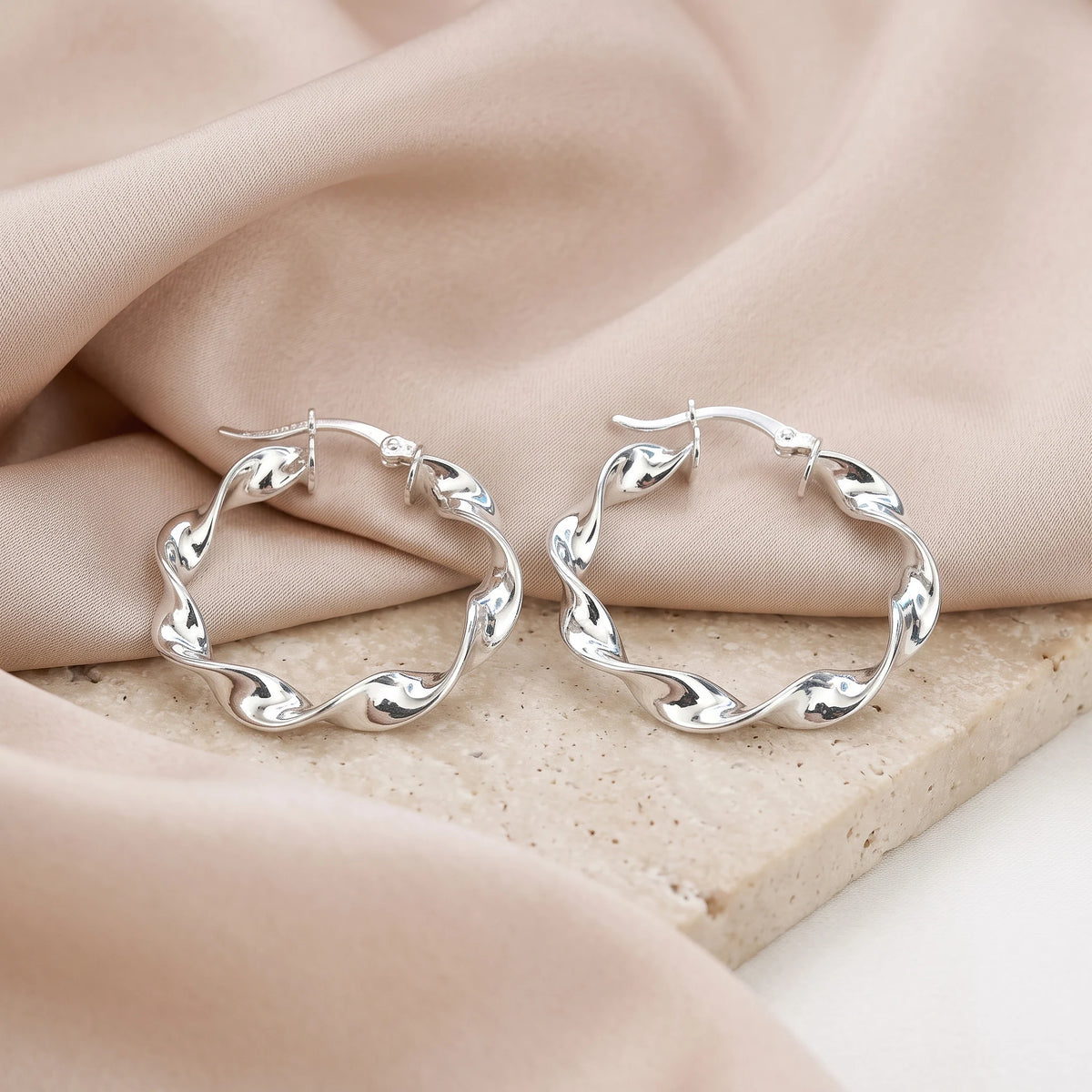 Candongas grandes entorchadas en espiral de 28x4 mm en plata ley 925