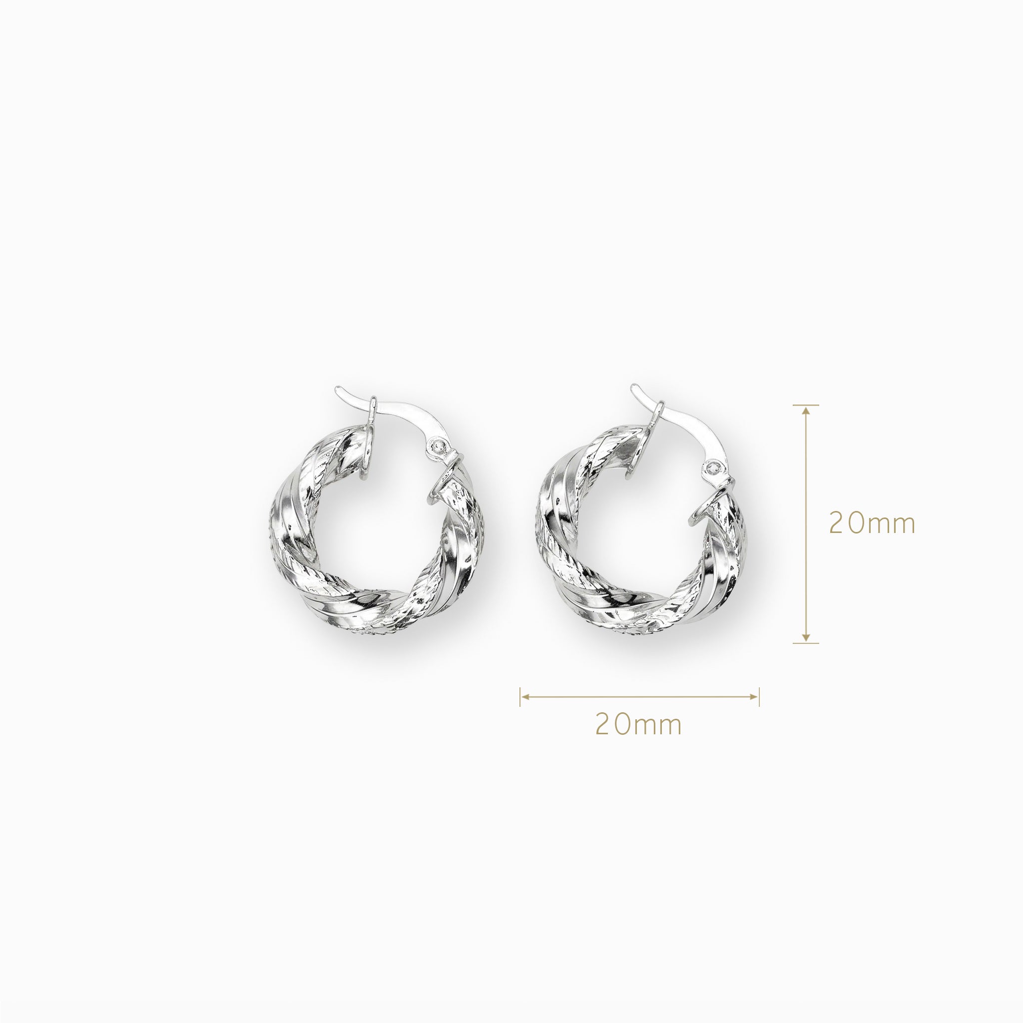 Par de aretes tipo candonga redonda con textura entorchada gruesa elaborados en plata ley 925 de 20 mm de diámetro sobre fondo blanco.
