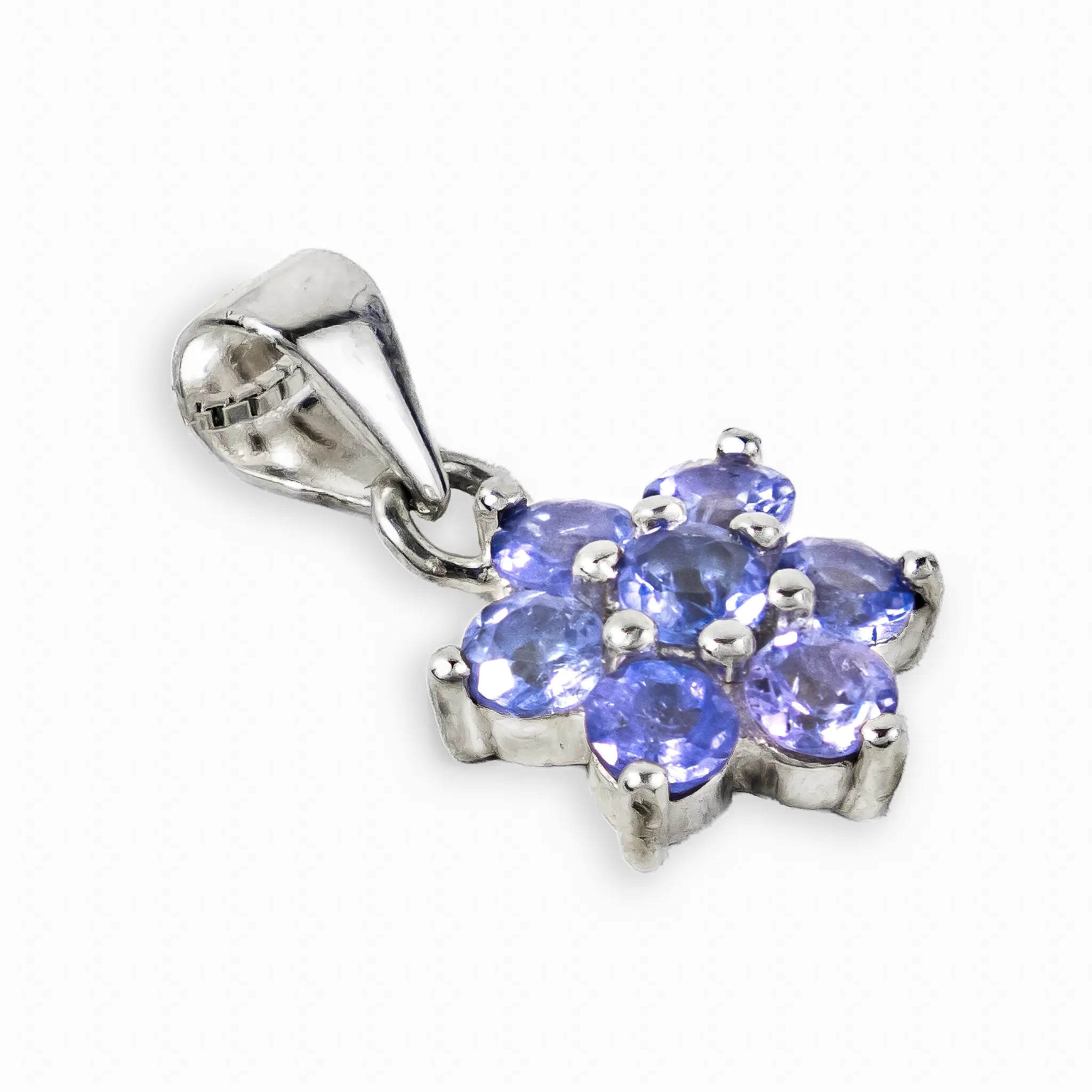 Collar floral clásico en plata ley 925 con tanzanitas para mujer