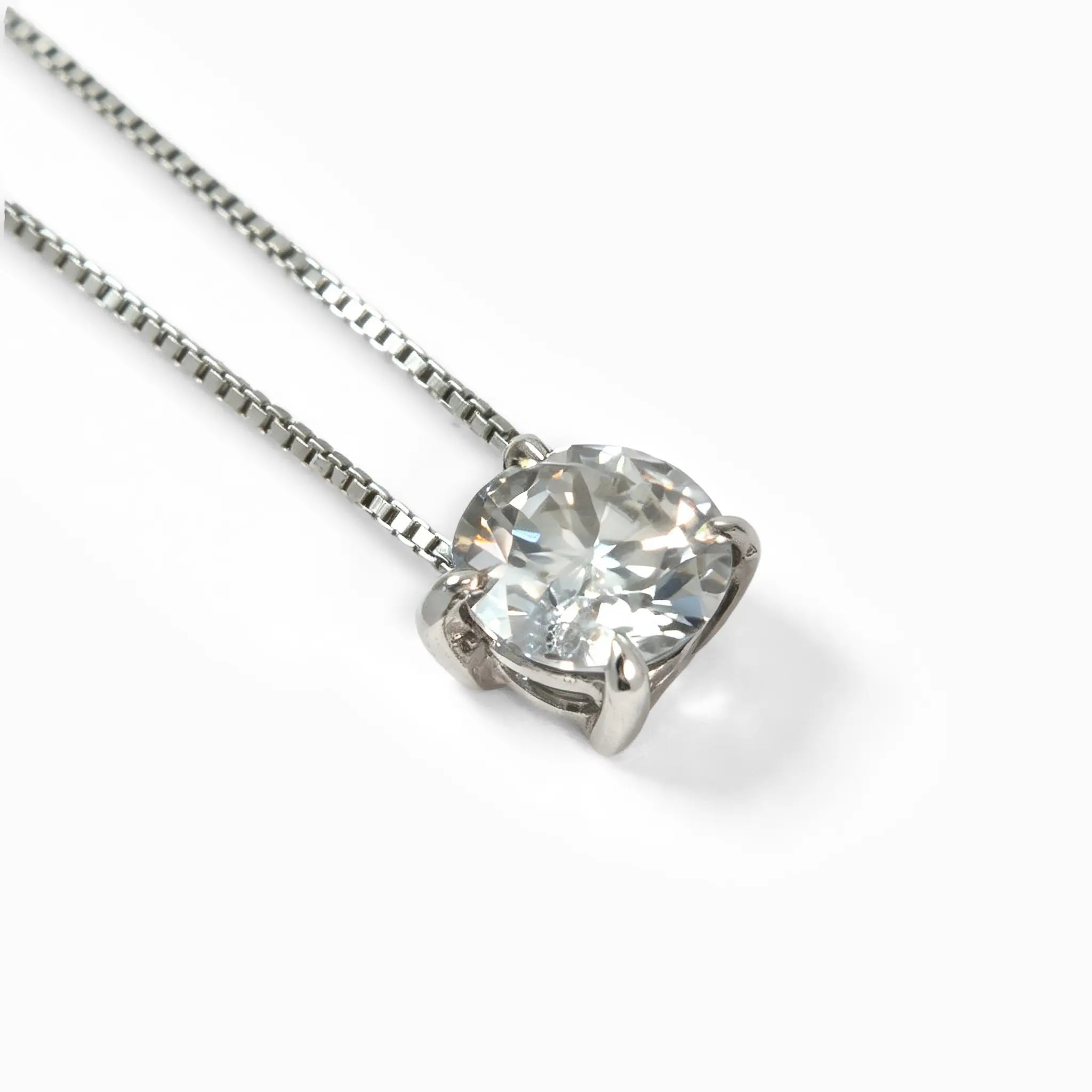 Collar solitario en plata ley 925 con moissanita de alta calidad para mujer