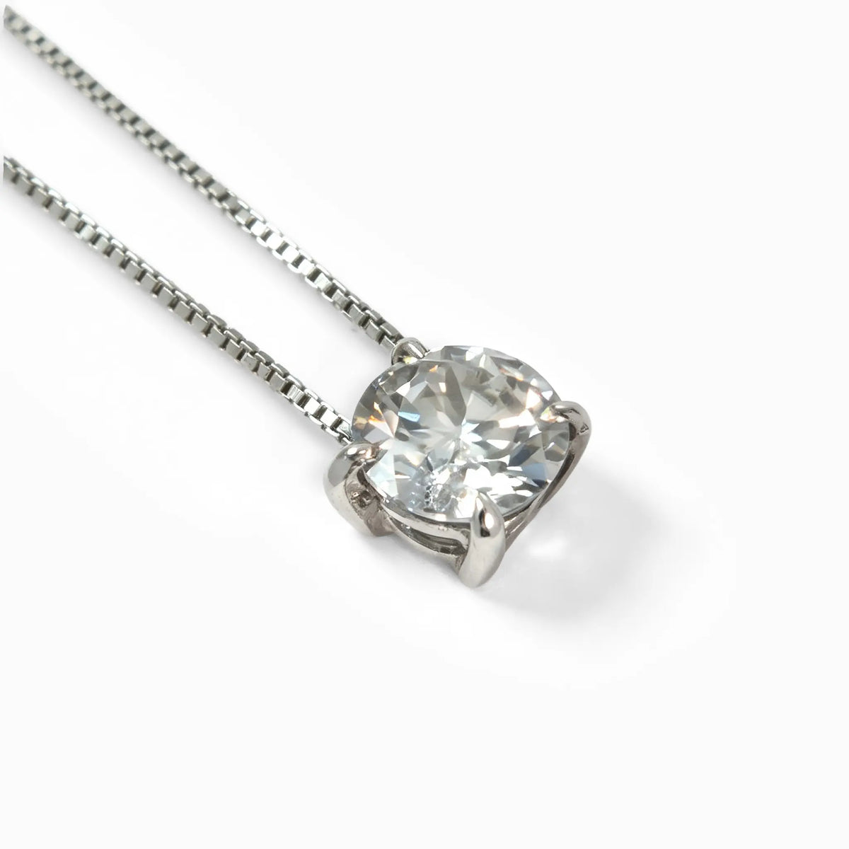 Collar solitario en plata ley 925 con moissanita de alta calidad para mujer