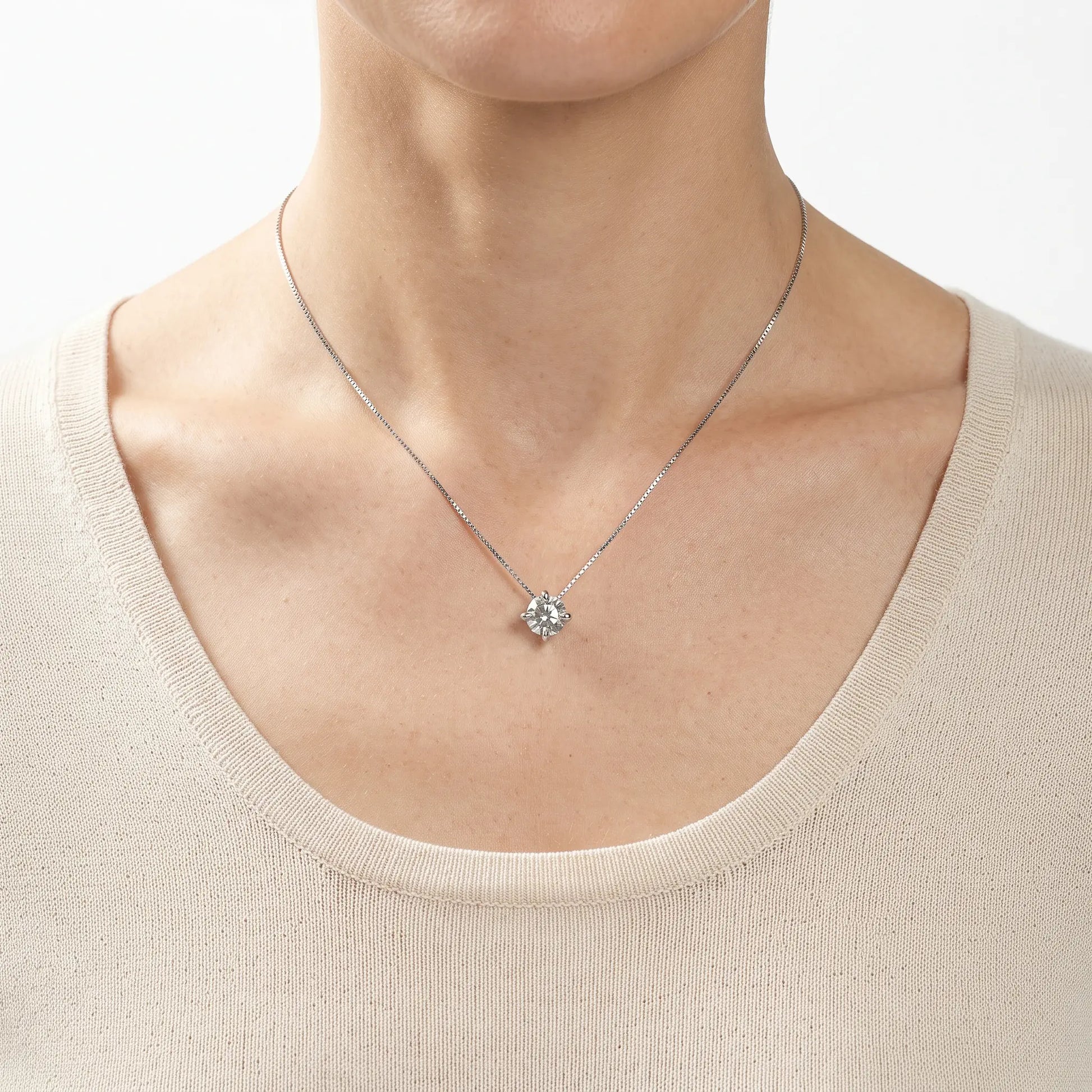 Collar solitario en plata ley 925 con moissanita de alta calidad para mujer