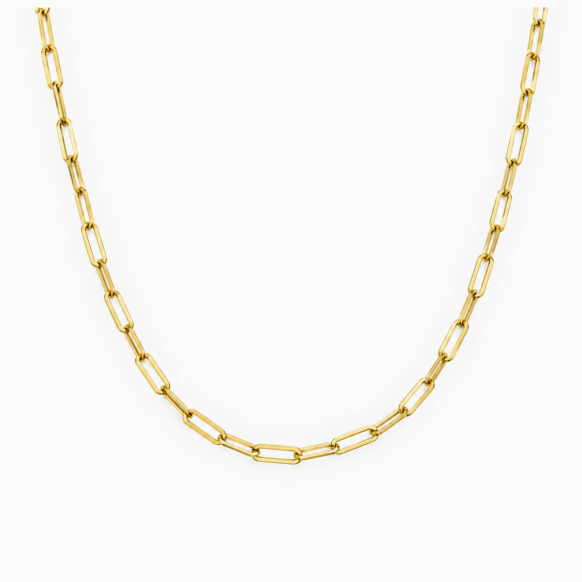 Cadena estilo paperclip en oro 18K de 2 mm de grosor y 45 cm de longitud.