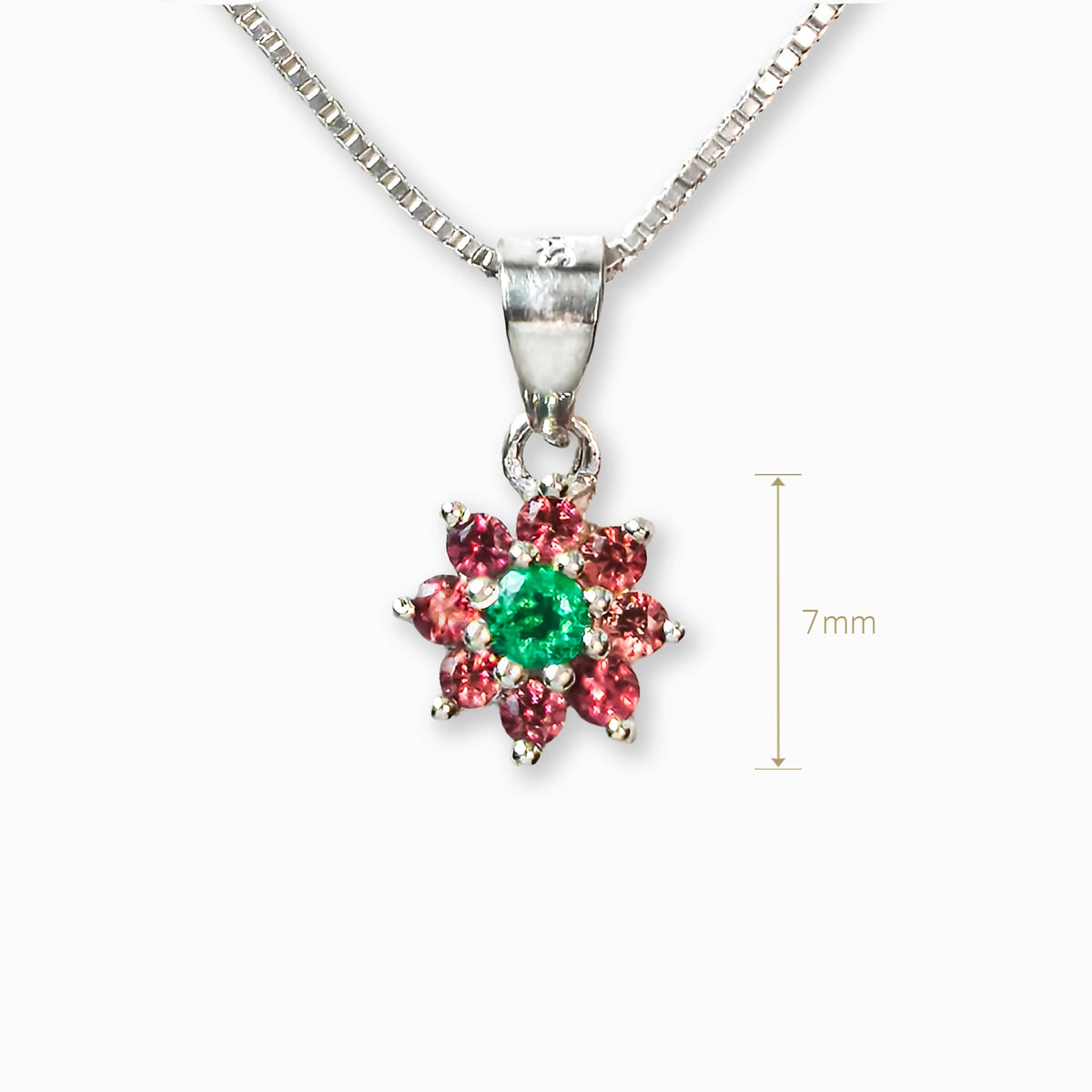 Collar small flower en plata ley 925 con zafiro durazno y esmeralda. Joyería fina para mujer en Joyería Esterlina Bogotá.