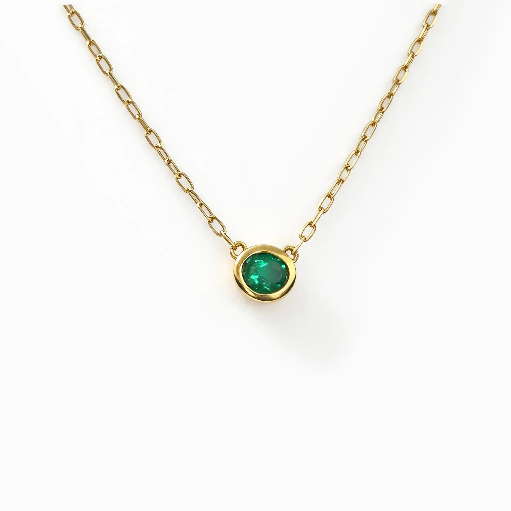 Collar solitario en oro de 18K con esmeralda para mujer con cadena de 40 cm