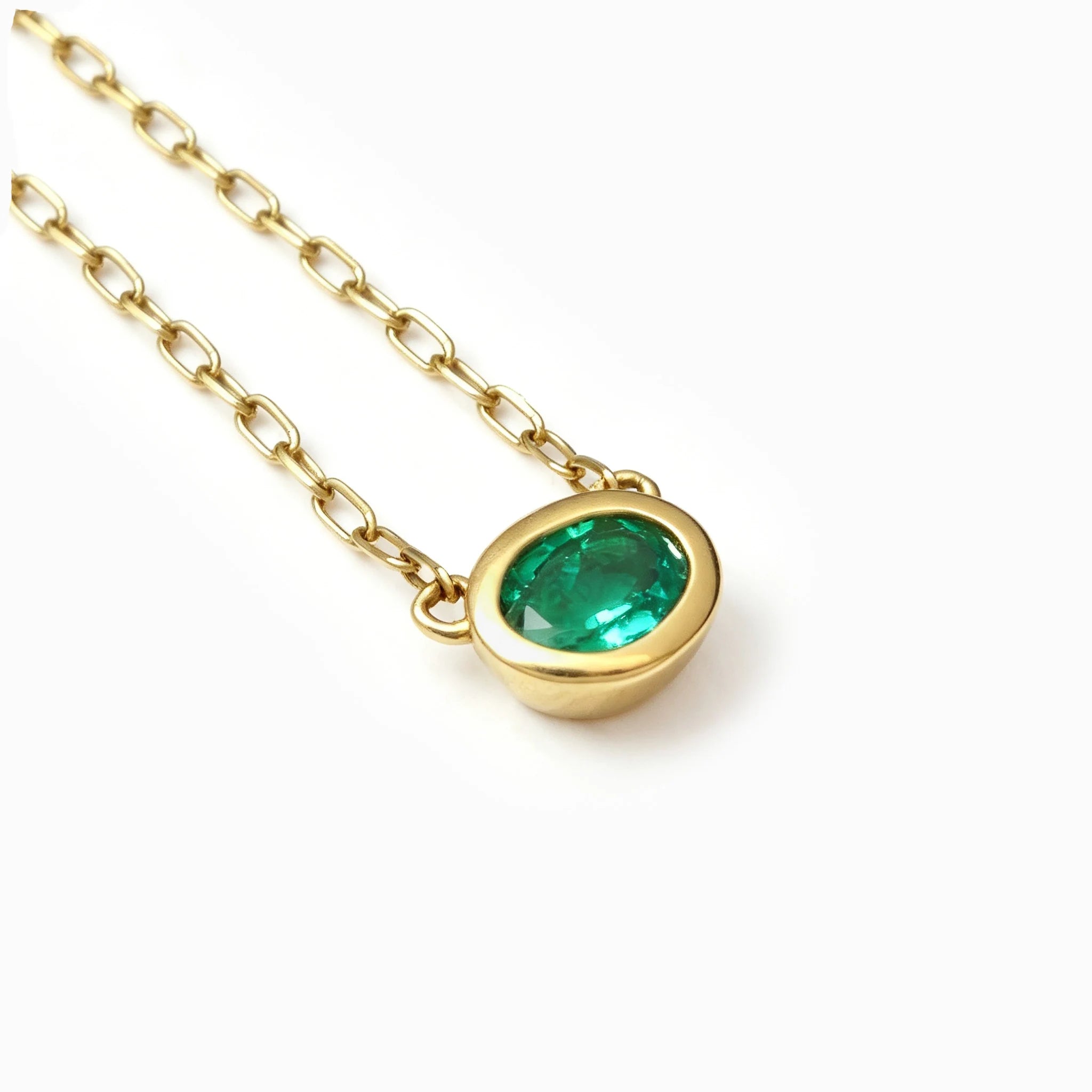 Collar solitario en oro de 18K con esmeralda para mujer con cadena de 40 cm