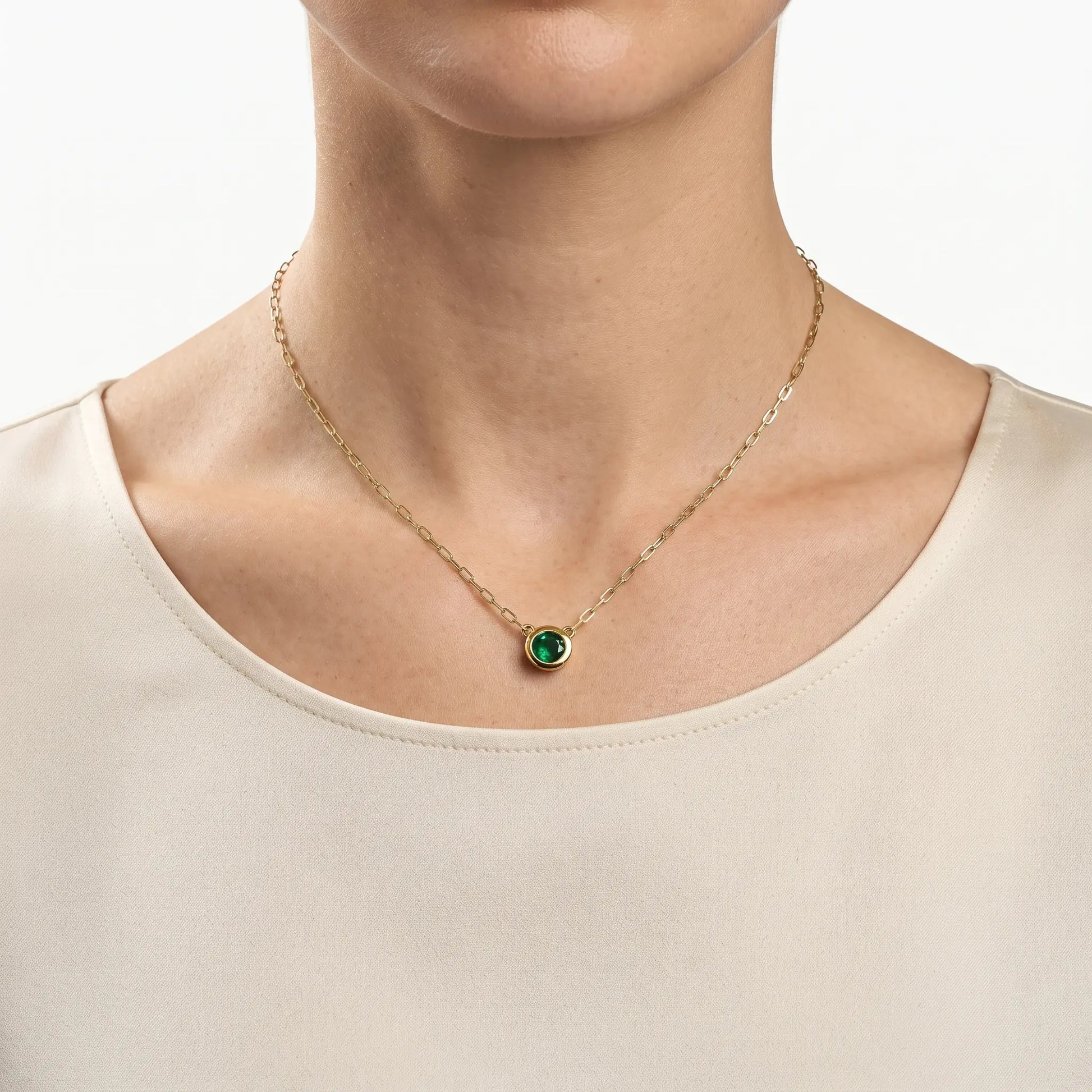 Collar solitario en oro de 18K con esmeralda para mujer con cadena de 40 cm