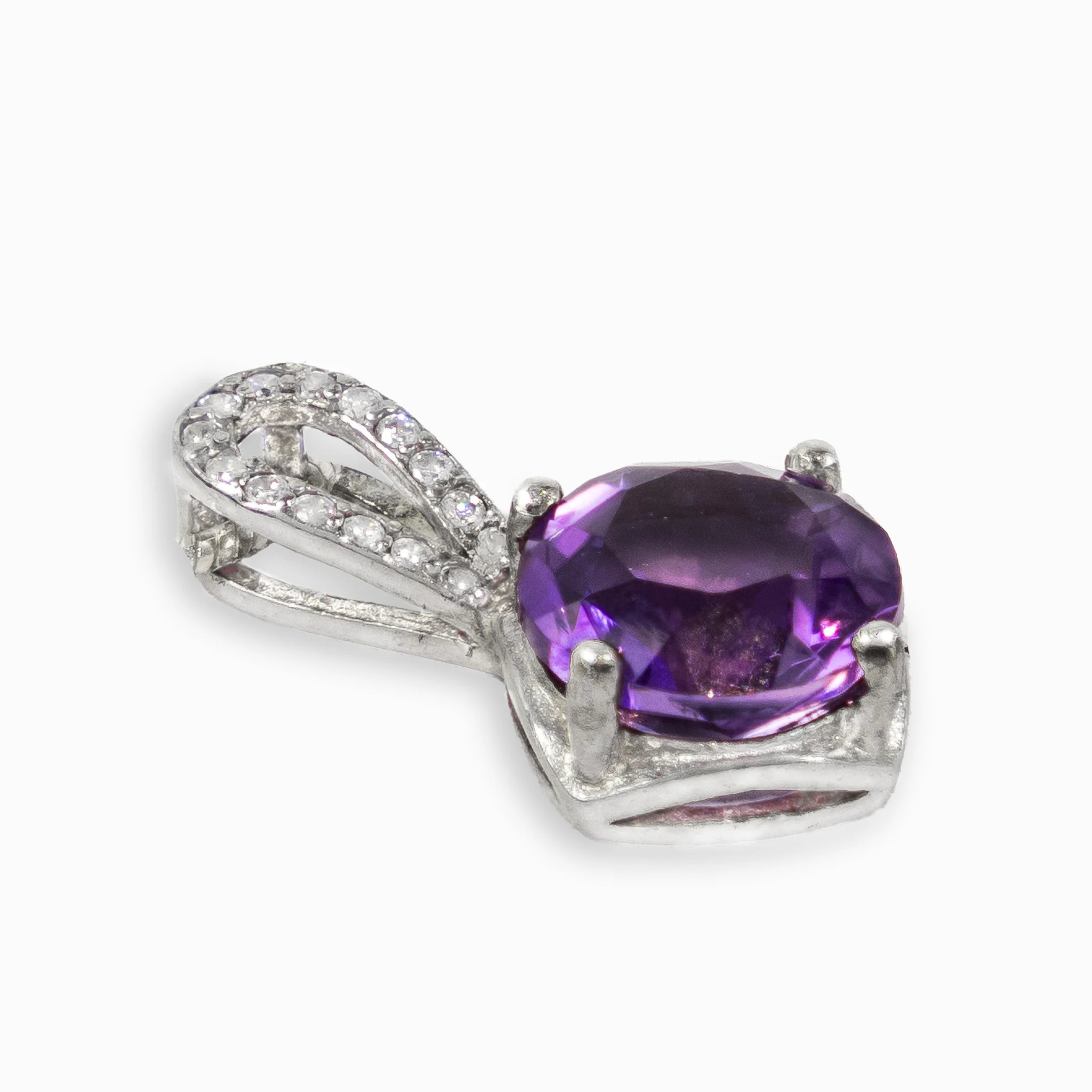 Dije estilo solitario en plata ley 925 con amatista de excelente calidad para mujer