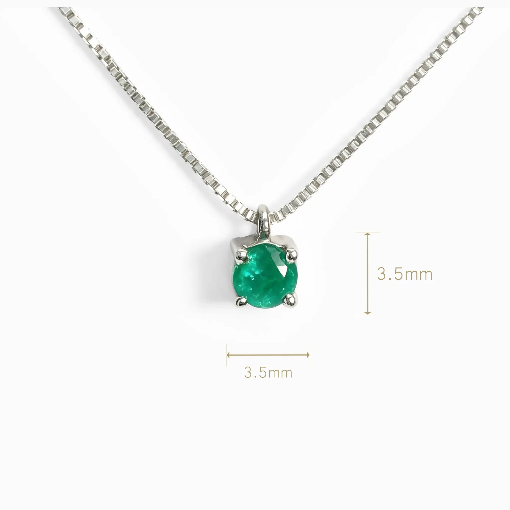 Collar solitario con esmeralda cuadrada de alta calidad en plata ley 925 para mujer.