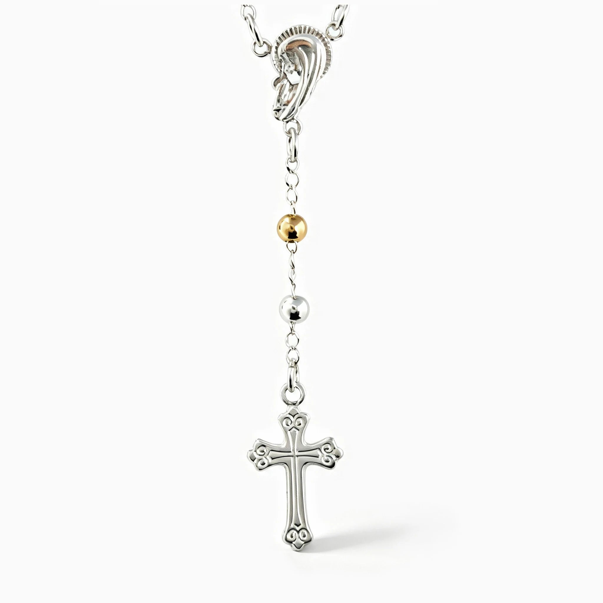 Denario en plata ley 925 con medalla de la Virgen, cruz y balines bicolores con baño de oro.
