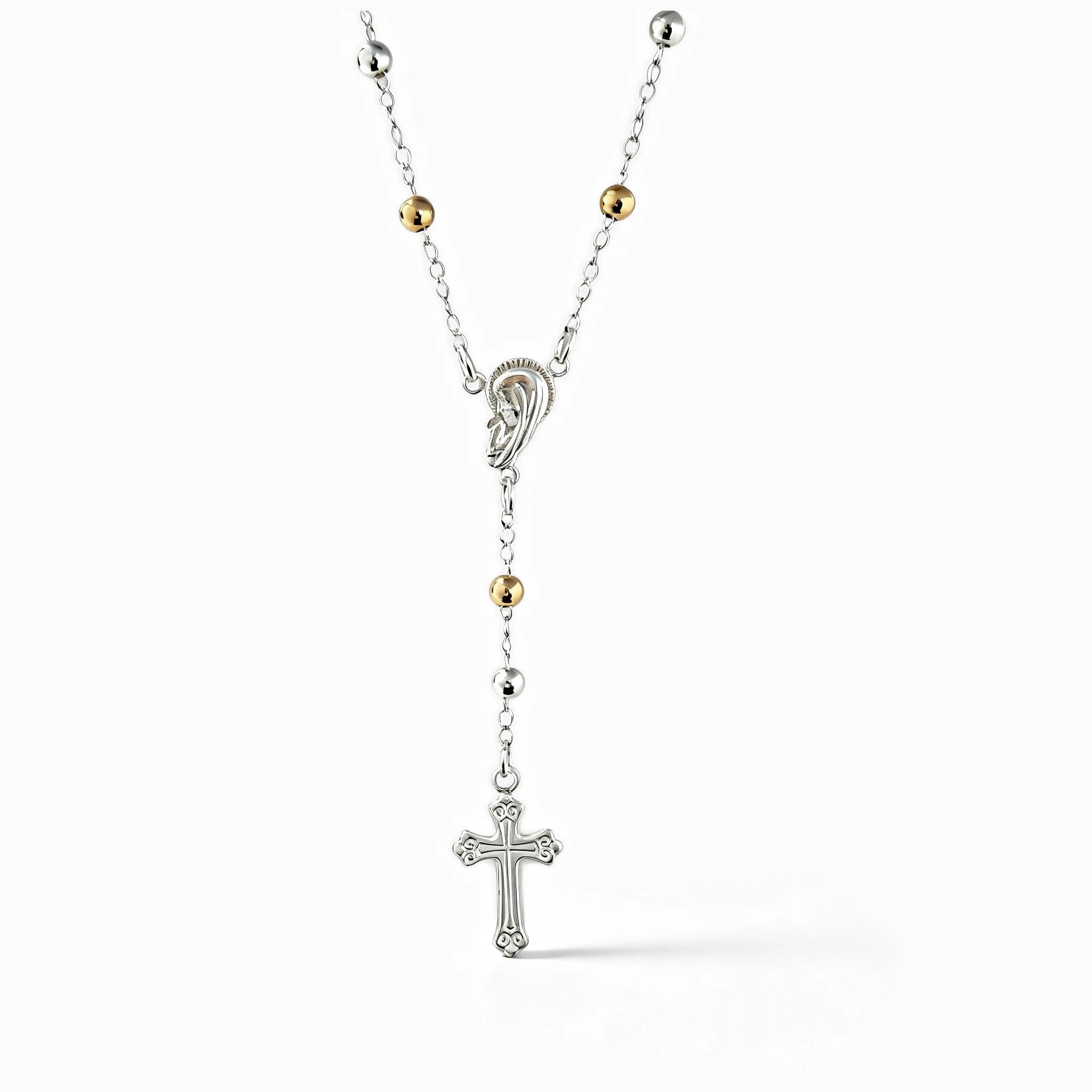 Denario en plata ley 925 con medalla de la Virgen, cruz y balines bicolores con baño de oro.
