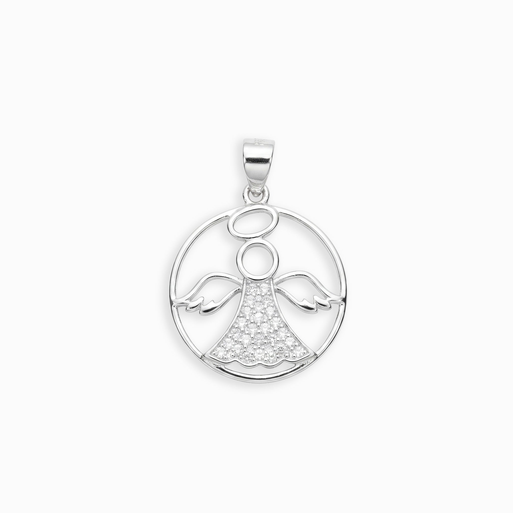 Dije circular calado con silueta de ángel y detalles en circones blancos brillantes elaborado en plata ley 925 de 18 mm sobre fondo blanco.