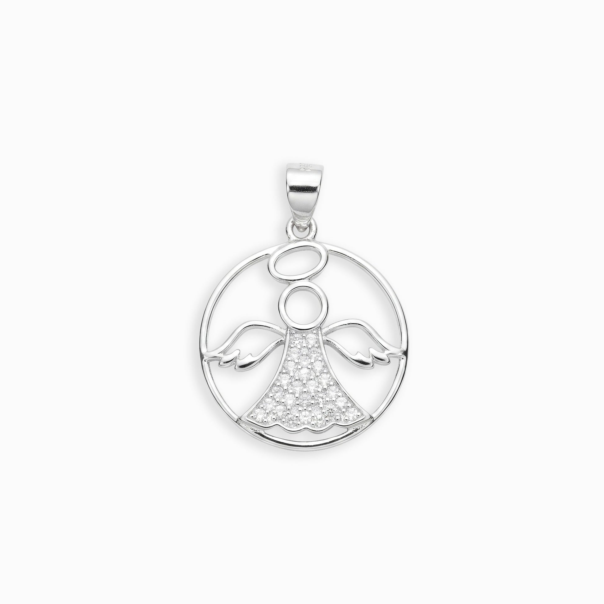 Dije circular calado con silueta de ángel y detalles en circones blancos brillantes elaborado en plata ley 925 de 18 mm sobre fondo blanco.