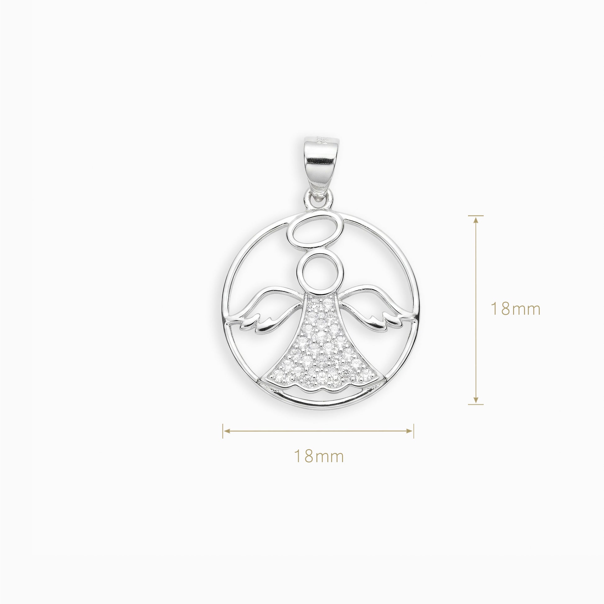 Dije circular calado con silueta de ángel y detalles en circones blancos brillantes elaborado en plata ley 925 de 18 mm sobre fondo blanco.