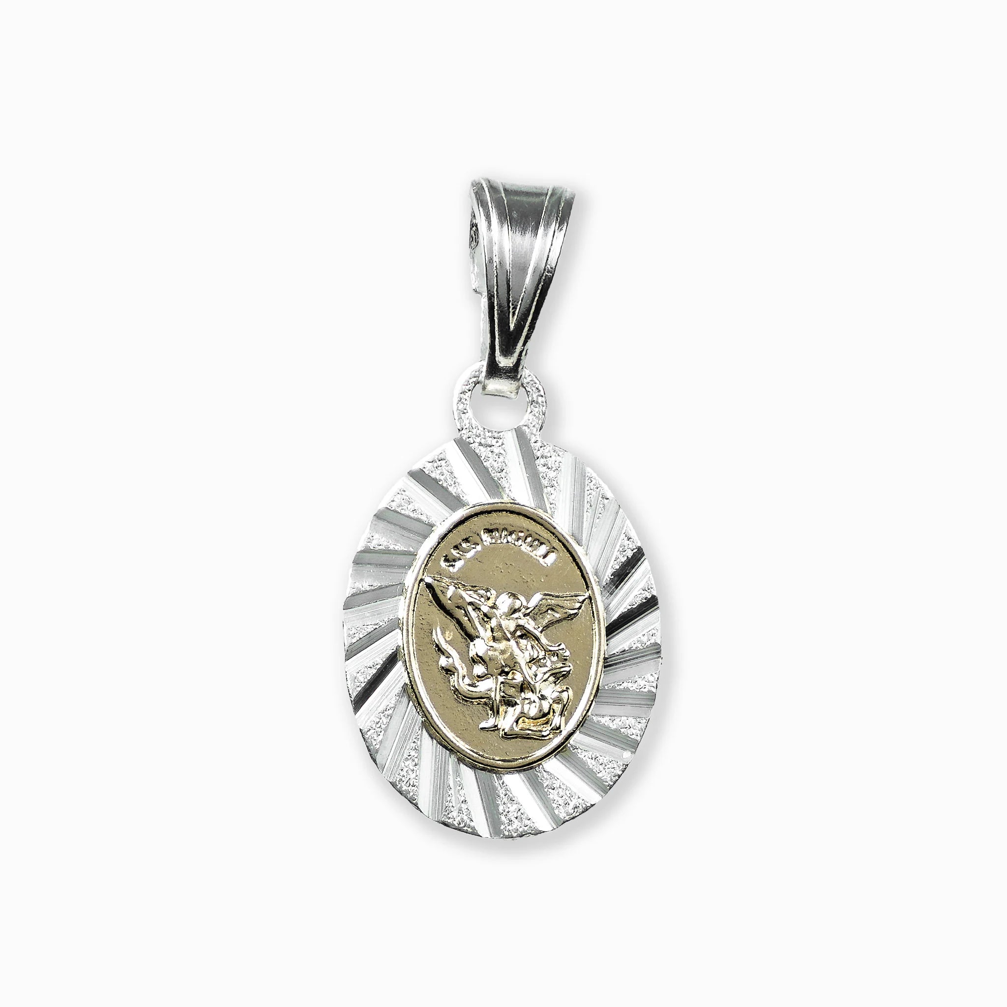 Dije de la medalla de San Miguel Arcángel en plata ley 925 con baño en oro.