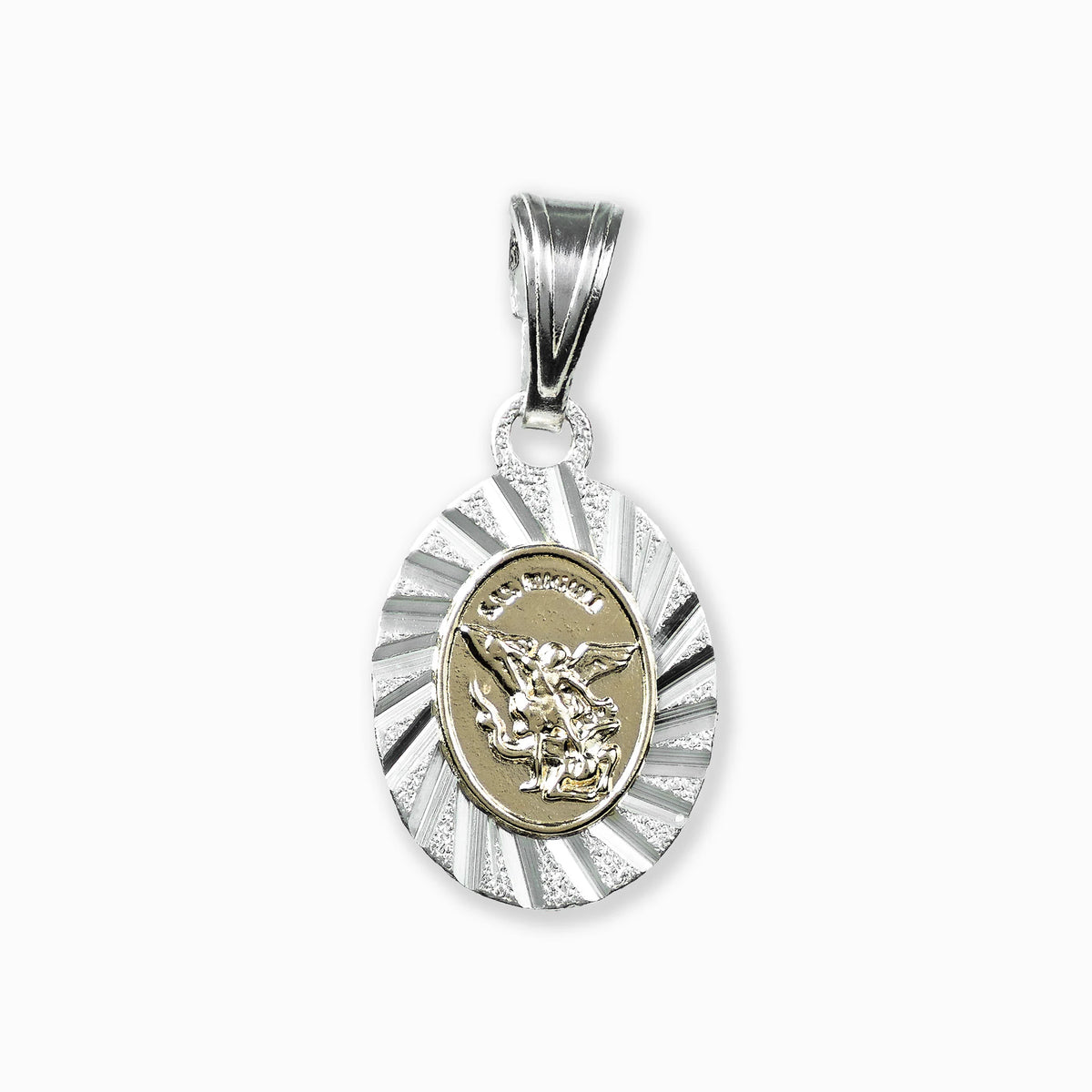 Dije de la medalla de San Miguel Arcángel en plata ley 925 con baño en oro.