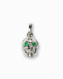 Dije tridimensional de calavera en Plata Ley 925 con dos esmeraldas naturales brillantes engastadas en los ojos.