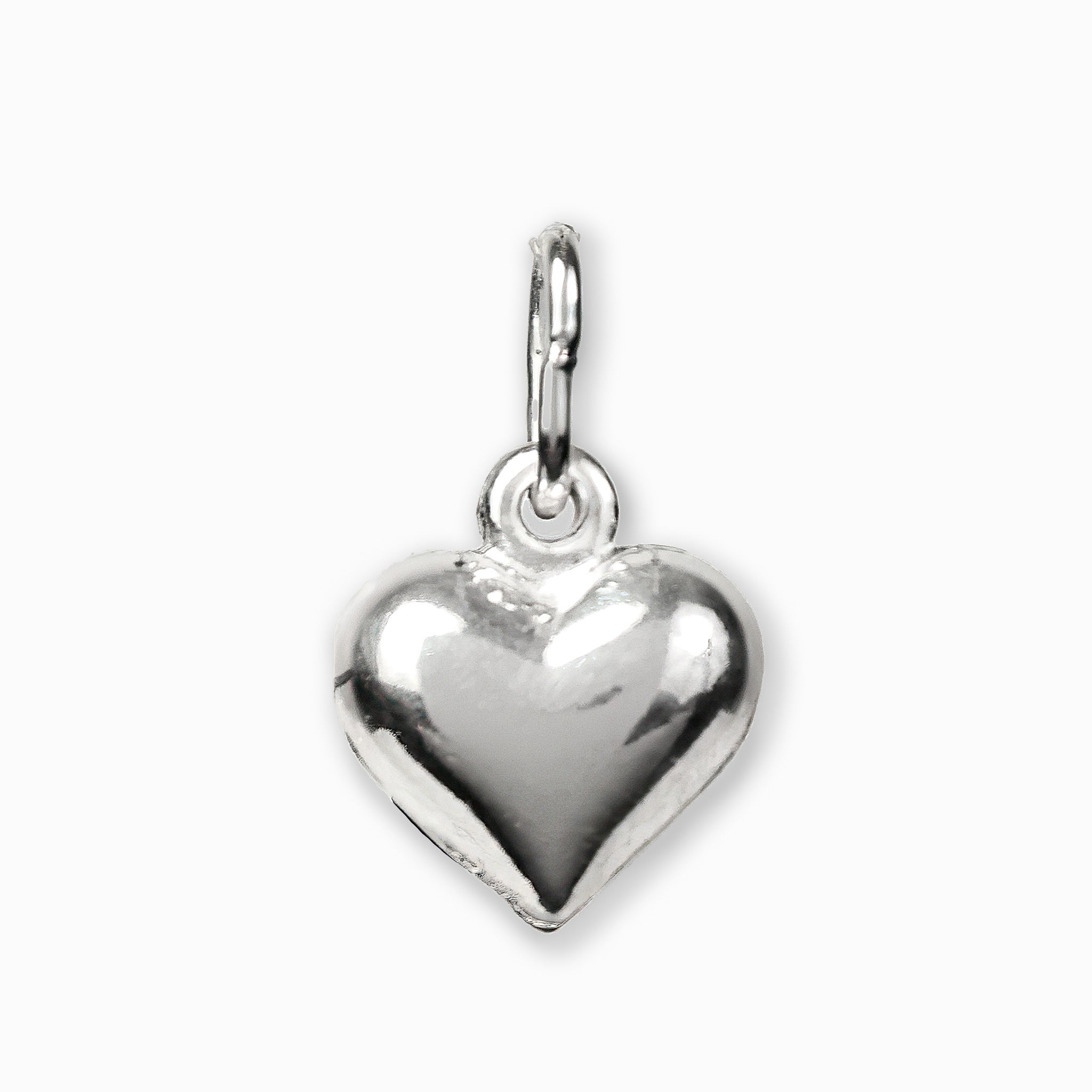 Dije de corazón brillante en plata ley 925.