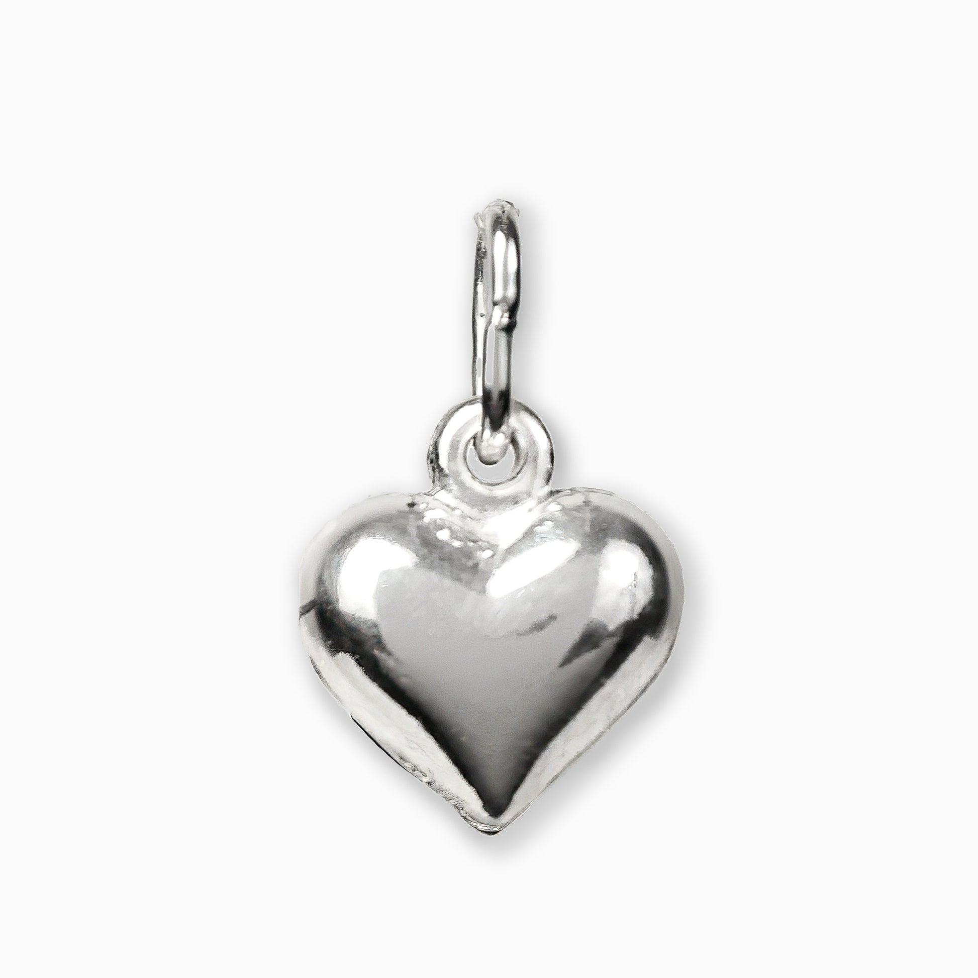 Dije de corazón brillante en plata ley 925.