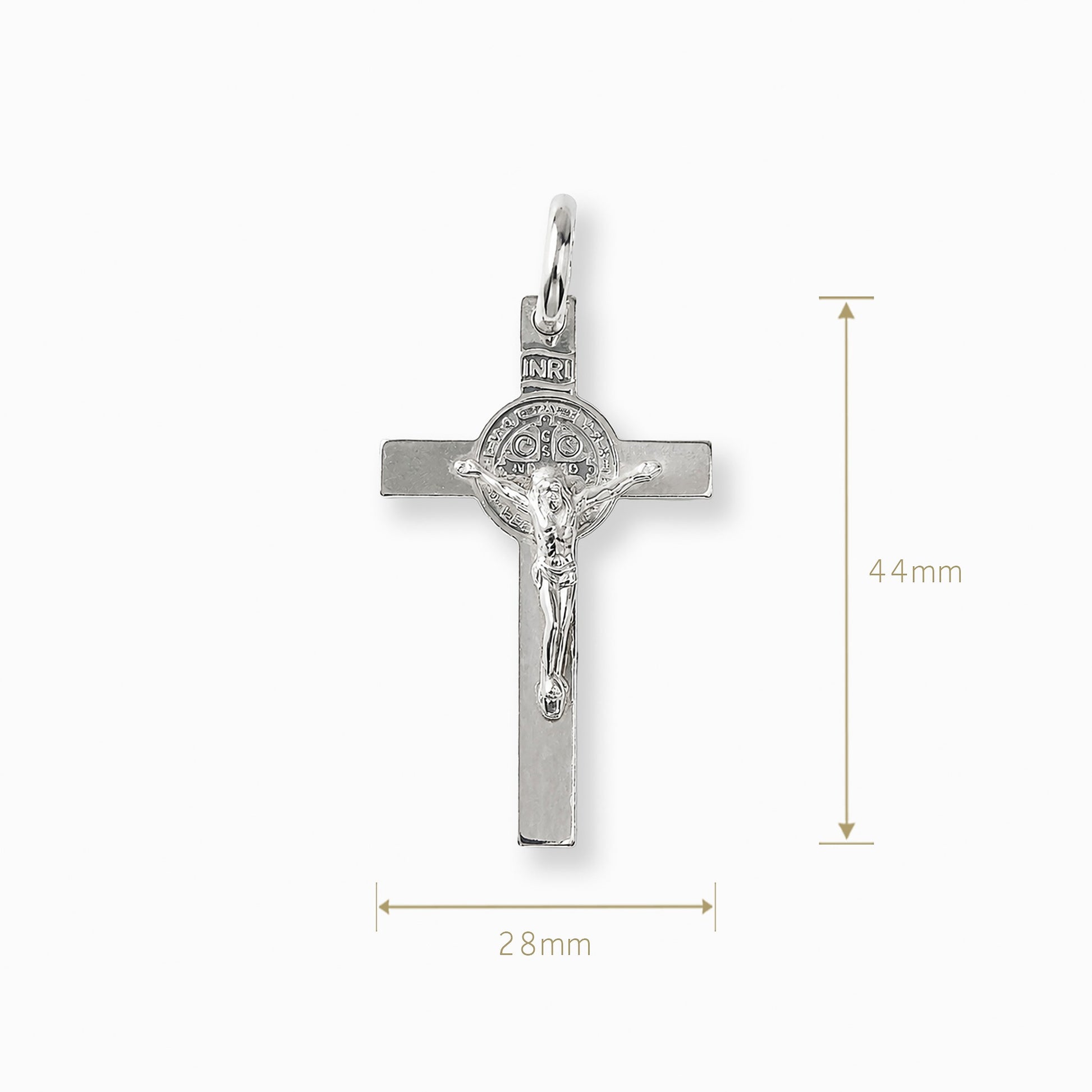 Dije de cruz grande con Jesucristo crucificado y medalla central en Plata Ley 925 pulida sobre fondo plano.