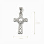 Dije con diseño de cruz troquelada en plata ley 925