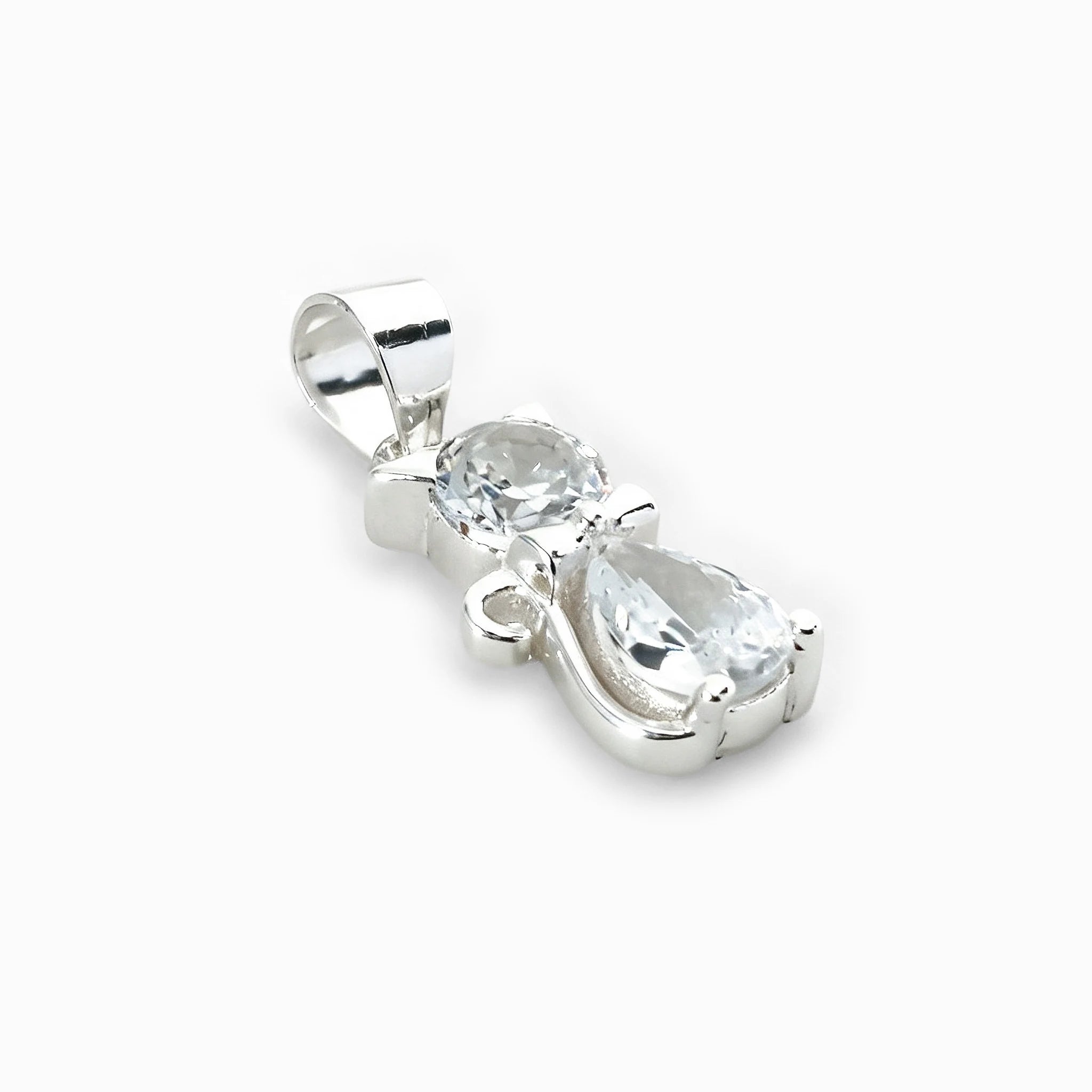 Dije con diseño de gato doble de 15x7 mm en plata ley 925 con circones blancos