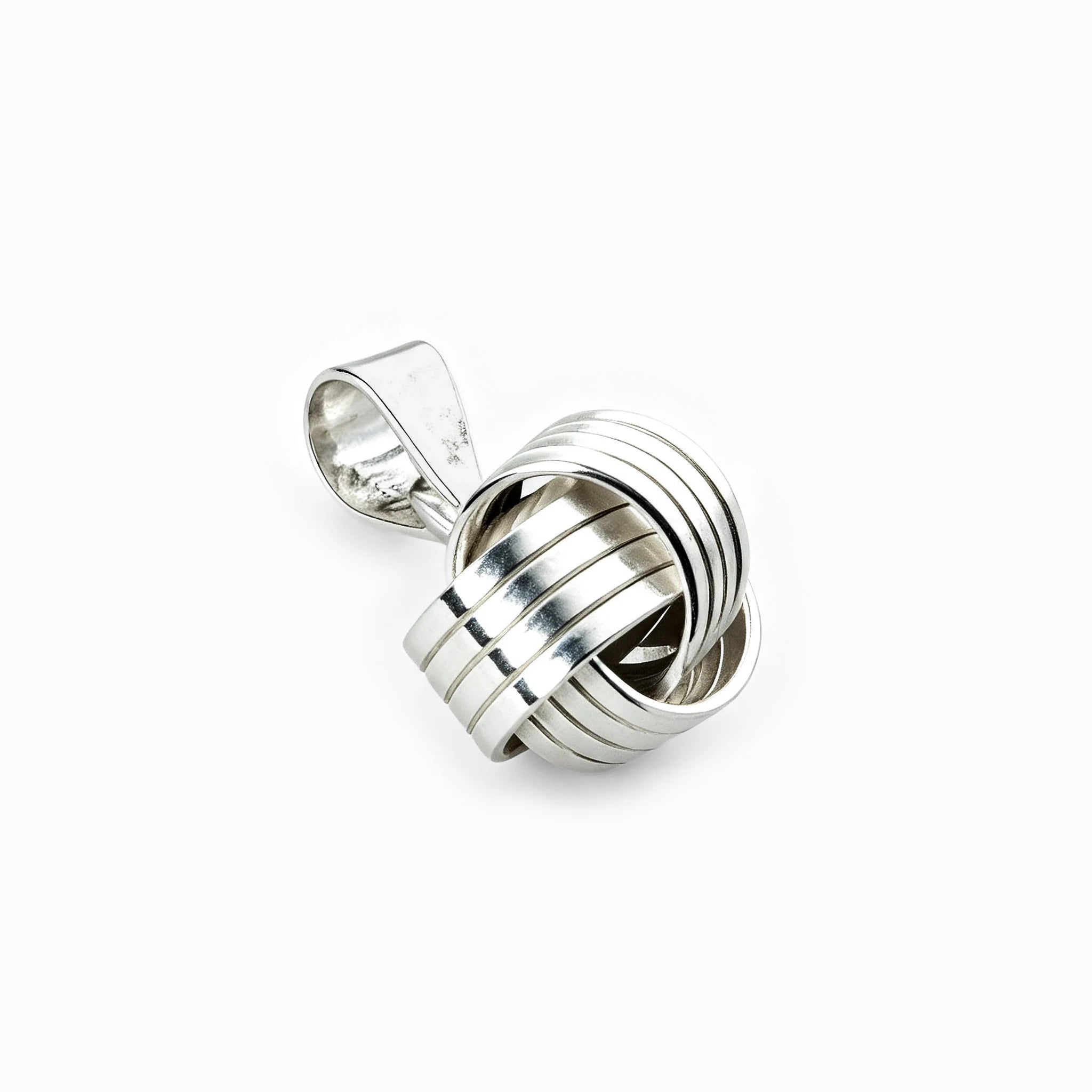 Dije geométrico de nudos entrelazados de 9 mm en plata ley 925 de acabado pulido