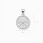  Dije circular de la medalla del Espíritu Santo en plata ley 925 con borde de circones blancos brillantes sobre fondo blanco.
