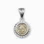Dije pequeño de la medalla de San Benito en plata ley 925 con baño en oro.