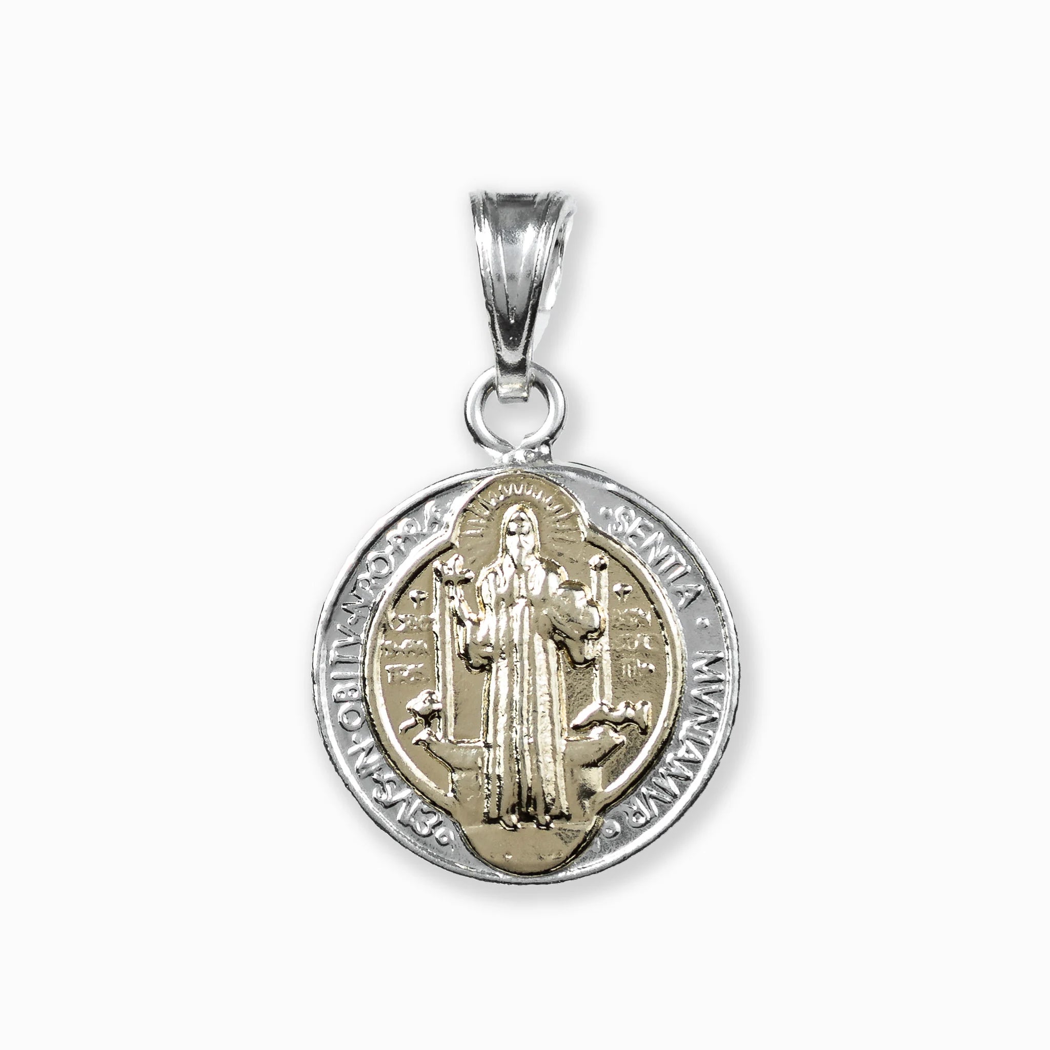 Dije de la medalla de San Benito en plata ley 925 con baño en oro.