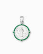 Dije de la medalla de San Benito elaborado en plata ley 925 rodeado de brillantes circones verdes de 15 mm de diámetro sobre fondo blanco.
