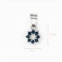Dije Small Flower de 7.5 mm en plata ley 925 con zafiros y diamante central   