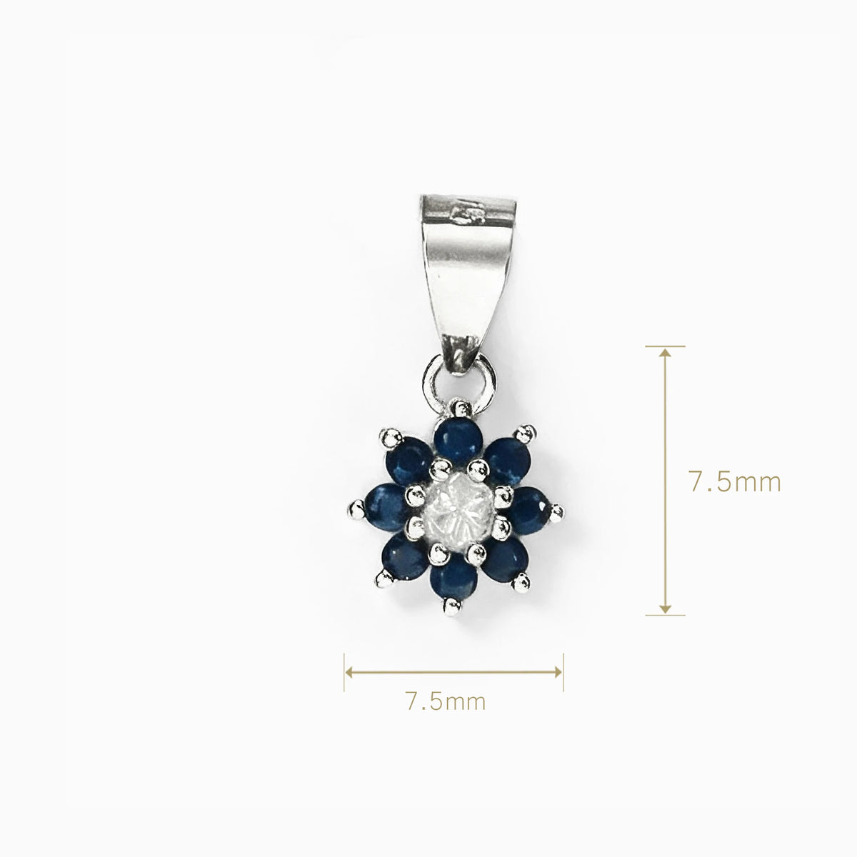 Dije Small Flower de 7.5 mm en plata ley 925 con zafiros y diamante central   