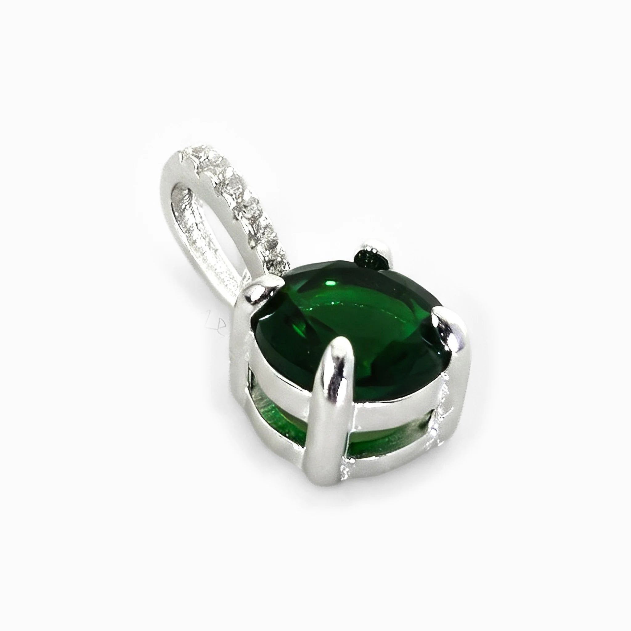 Dije solitario de 6.8 mm en plata ley 925 con circon verde central