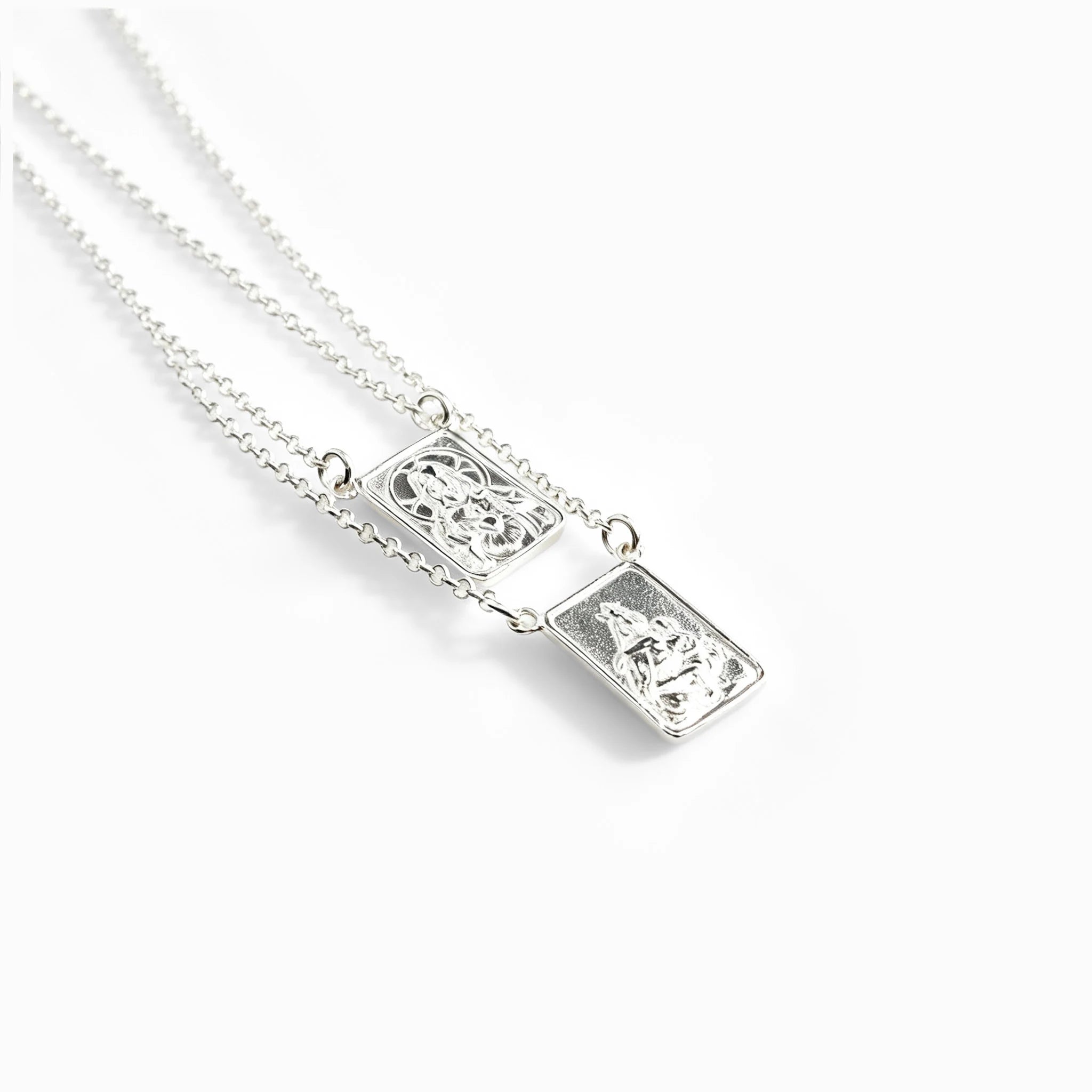 Escapulario Devoción Sacra en plata ley 925 con medallas del Sagrado Corazón y la Virgen María.