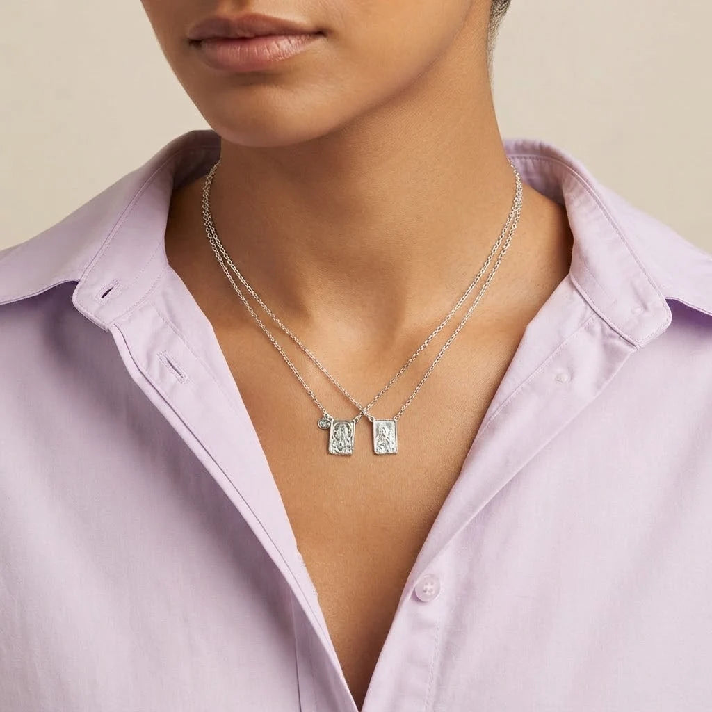 Escapulario Devoción Sacra en plata ley 925 con medallas del Sagrado Corazón y la Virgen María.