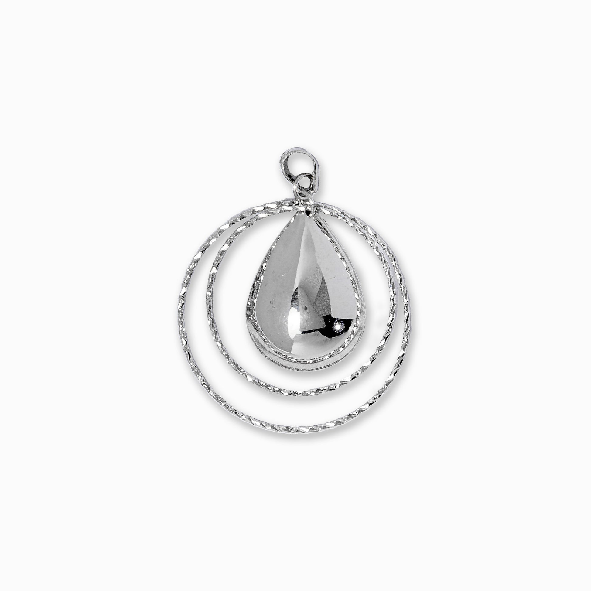 Juego de aretes colgantes en Plata Ley 925 con aros delgados texturizados y una medalla central en forma de gota pulida.