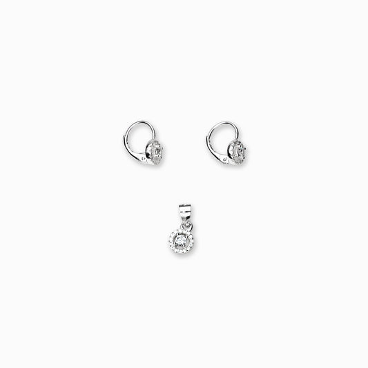 Juego de joyería en plata ley 925 con aretes de cierre bisagra y dije en forma de maruqeza con circón blanco de 7 mm sobre fondo blanco.
