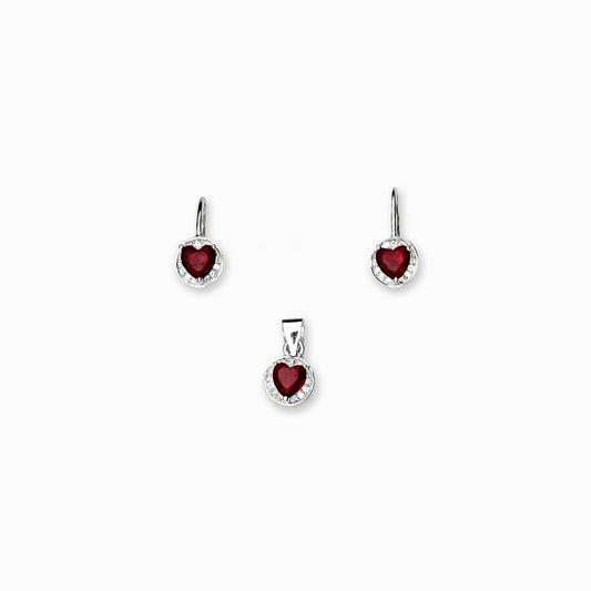 Juego de joyería en plata ley 925 con aretes de cierre bisagra y dije en forma de marqueza con circón rojo de 7 mm sobre fondo blanco.