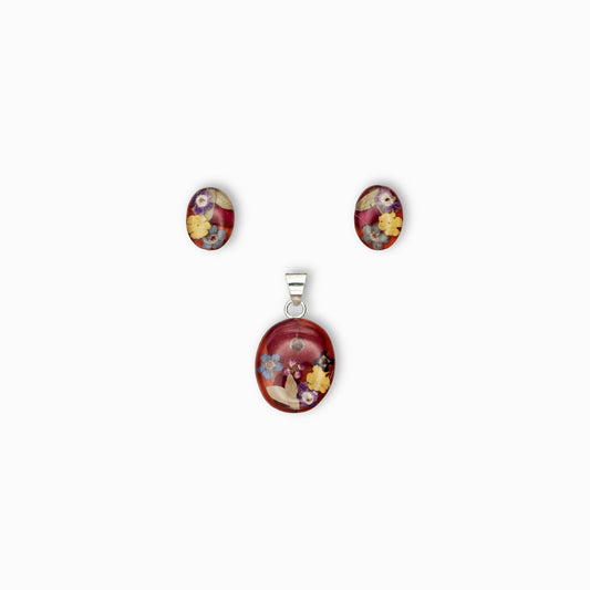 Juego de joyería en plata ley 925 con diseño de flores artísticas detalladas, incluye aretes de topo y dije sobre fondo blanco.

