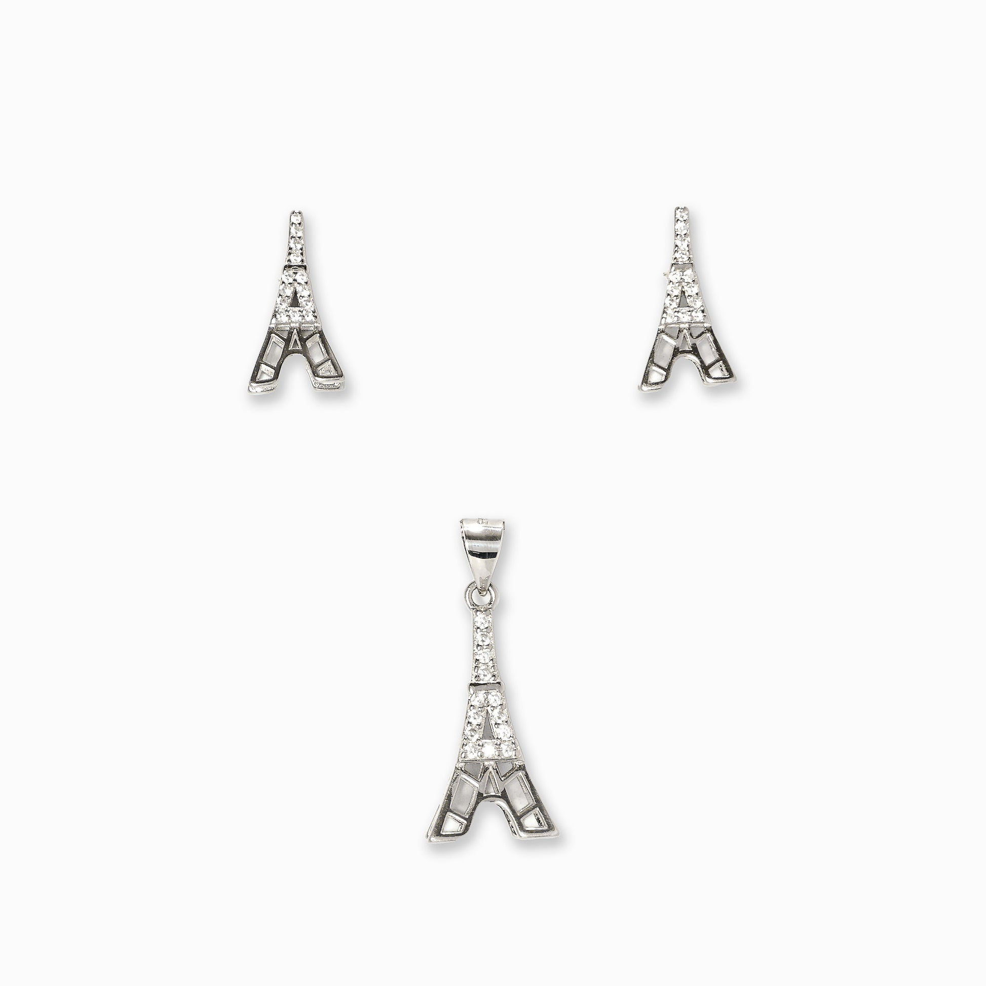 Juego de joyería en plata ley 925 con baño de rodio con diseño de la Torre Eiffel, incluye aretes de topo y dije sobre fondo blanco.
