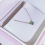 Collar solitario en oro de 18K con esmeralda para mujer con cadena de 40 cm