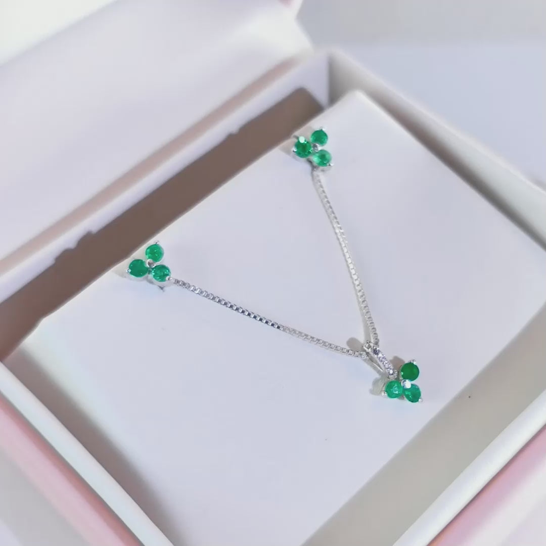 Set de topos y dije diseño trébol en plata ley 925 con esmeraldas para mujer