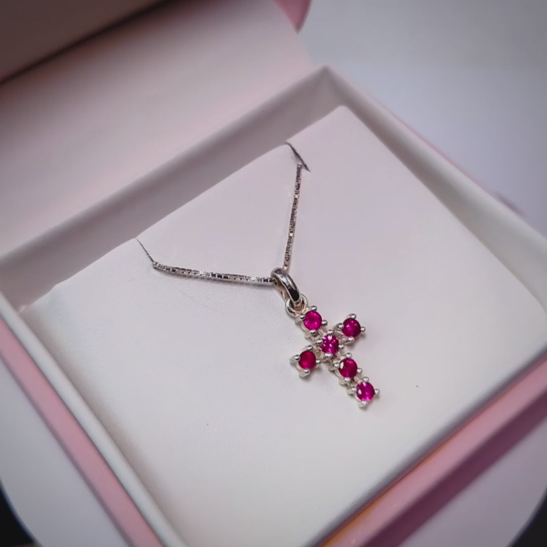 Collar con diseño de cruz en plata ley 925 y rubíes para mujer