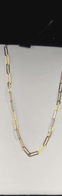 Cadena estilo paperclip en oro 18K de 2 mm de grosor y 45 cm de longitud.