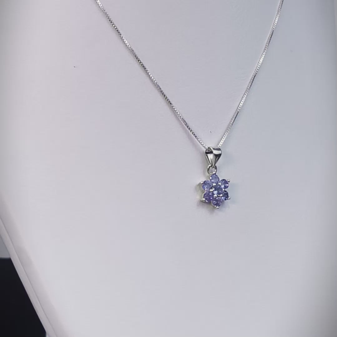 Collar floral clásico en plata ley 925 con tanzanitas para mujer