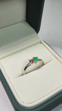 Anillo estilo Tú y Yo en plata ley 925 con esmeralda colombiana y turmalina rosa.