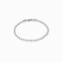 Pulsera de balines esféricos y lisos de 3 mm de diámetro elaborada en plata ley 925 de 19 cm de largo sobre fondo blanco.

